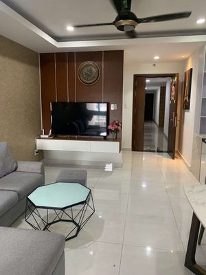Remax Plaza 6th place for rent