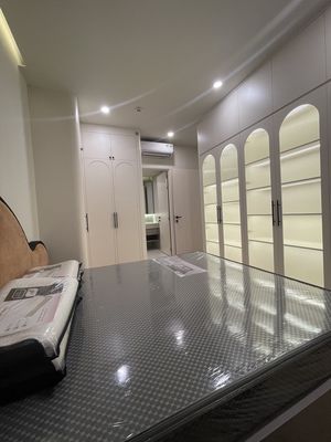 Closta rise rents two bedrooms, two bathrooms full of furniture from 15 million.