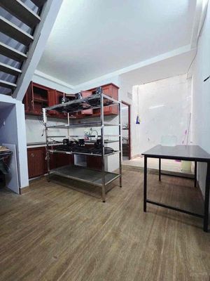 Rent an alley 8 M Hòa Bình near the richtasr building [4 m x 20 m] 4 bedroom
