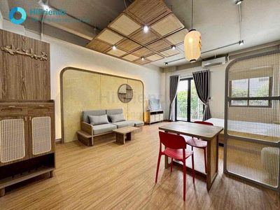 [Cell 2] - Right on the line / Right on the table - The balcony studio's empty again
