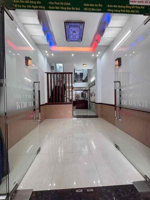 - Five bedrooms, six bathrooms.