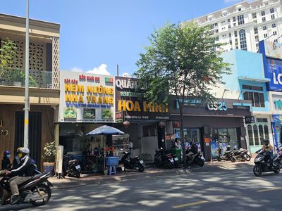 Cống quỳnh originalist, multi-disciplinary entrepreneur