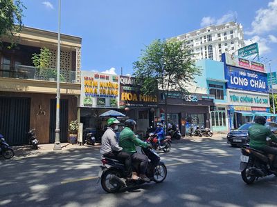 Cống quỳnh originalist, multi-disciplinary entrepreneur