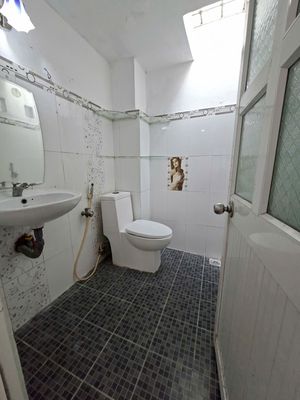 4x14 Nguyễn Tri Phương alleys are clear 2 floors all the time, 3 toilets