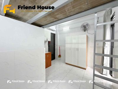 full interior with balcony