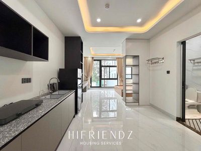 The elevator service apartment clears the heart of 5/8 interiors.