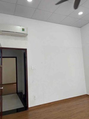 The 1/ Nguyễn Văn Nghi Nguyễn Văn Nghi Railway Park Park Park Park, 2nd floor bedroom 11 million deposits a month.