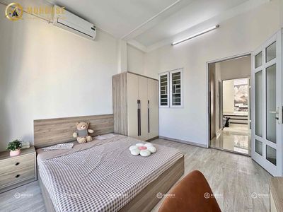 - Thoại Ngọc Hầu.
