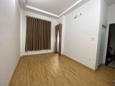 10 X5 M 1. 2th floor. Two floors. Two pb. Three roof toilets, on a cliff.
