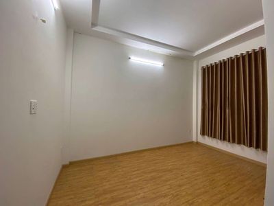 10 X5 M 1. 2th floor. Two floors. Two pb. Three roof toilets, on a cliff.