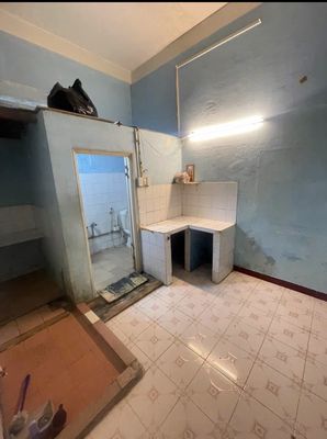The 12-foot Emperor's Front, 4 x 13 meters, one floor, 2 bedrooms