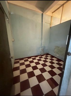 The 12-foot Emperor's Front, 4 x 13 meters, one floor, 2 bedrooms