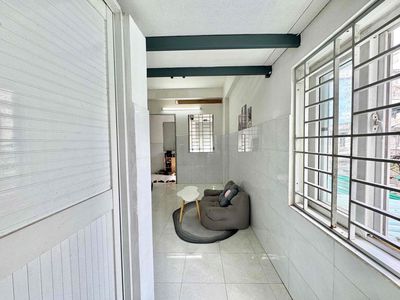 Rent room cheaply with elevators, garages, 40 meters wide .