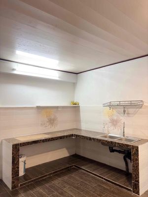 To rent the original house. Area: 4 x12 meters 1 MM 1st floor.Phan Đăng Lưu-7205 bedrooms