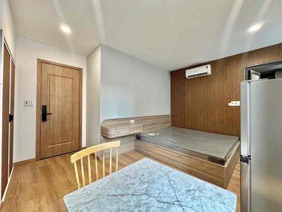 Rent a balcony apartment-- Nguyễn Đình Chiểu, District 3
