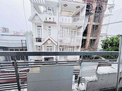 It's right there in the super-splitting balcony on số 8-711. Gò Vấp.