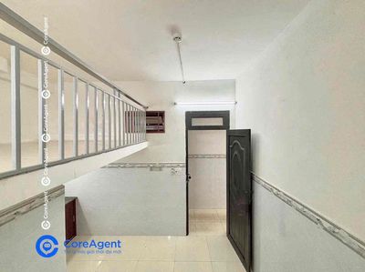 Synchronising room Duprix near Public College (Huit)