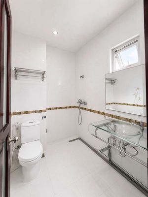 Full interior - close to vlu, uth, hutech - fine studio