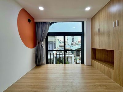 A fully-priced utility studio.