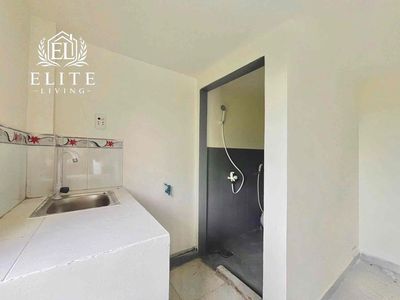 Rooming - behind University uel