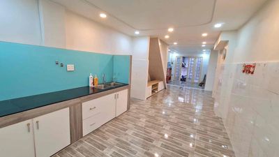 County 1 – near the Front, 3 bedrooms, 16 million a month-- rare, ind, sv, kd