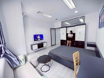 Rent a balcony bedroom, please.