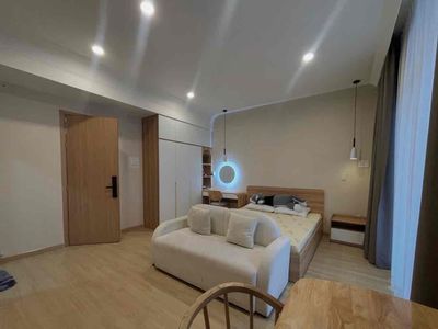 Rent a 7th District center apartment near rhimit and rich