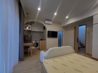 Rent a 7th District center apartment near rhimit and rich