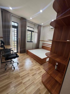 The room is full of conveniences right up the District 8 high, with its own kitchen balcony.