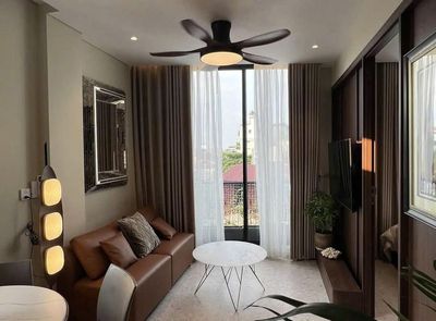 It's 100 percent-full interior balcony near the metro station. Ih Kaity