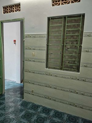 Cool room, high-end neighborhood, low-cost.