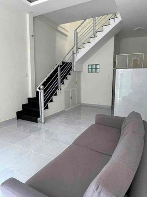 Ni Sư Huỳnh Liên car renter.
