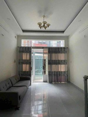 Ni Sư Huỳnh Liên car renter.