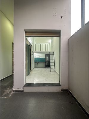 Long rented room & with front yard (short, safe, clean)