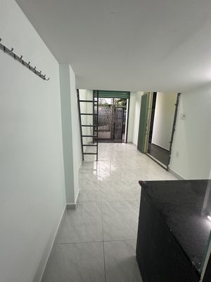 Long rented room & with front yard (short, safe, clean)