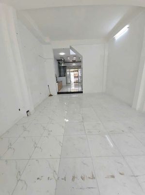 Two fronts of the battery - 520 meters per floor - 3 bedrooms - broad road