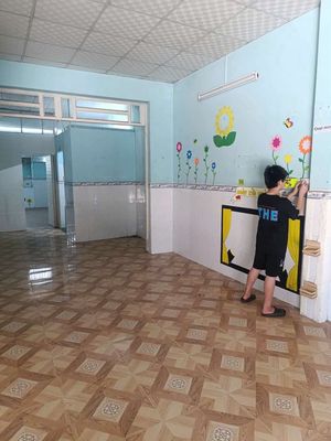 Rent a front house on Lê Văn Lương 10 x25