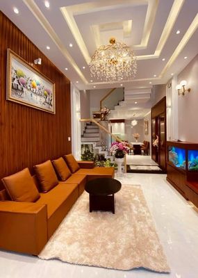 Gives the hxt an O.D. 220 B Nguyễn Trọng Tuyển, 710 8, Q. bedroom