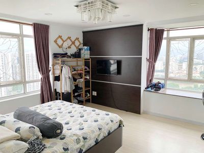 Rent a room in a high-end apartment.