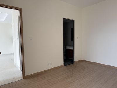 Rent the apartment Aurora Residence 68 m.2 bedrooms, two toilets on the corner of District 1.