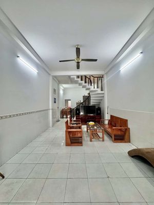 To rent Lê Văn Quới-- 10 trieu-two bedrooms -- there's interior-trilling trucks.