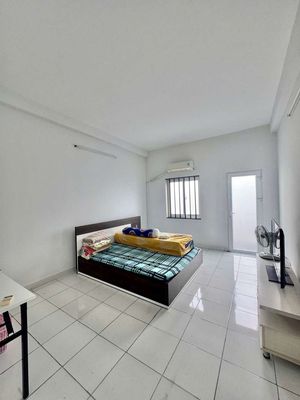 To rent Lê Văn Quới-- 10 trieu-two bedrooms -- there's interior-trilling trucks.