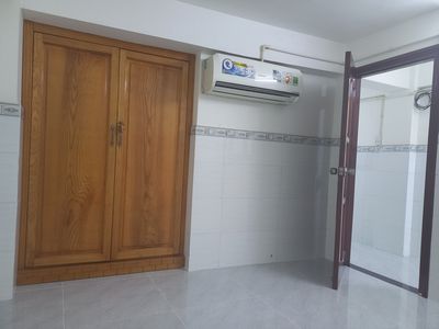 Hire two bedrooms. Five clean by the Green Market.