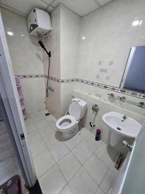 The hqc Bình Trưng Đông apartment is very nice. 2 bedrooms, 2 toilets, full interior, low-cost.