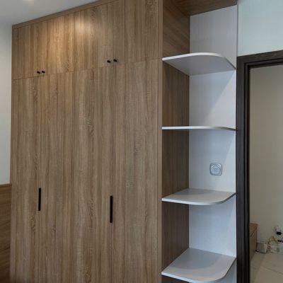 It's the owner who rents a bedroom plus full interior of Beverly Solari.