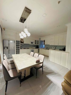 Rent a Mega Ruby-full interior for only 24 million.