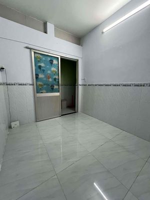 Hire the Original House, four bedrooms, 142 Trường Sa Bình Thạnh.