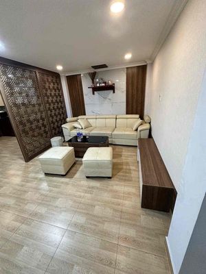 Rent the apartment. Two bedrooms with elevators.