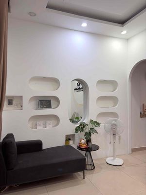 Rent a Số 7 alley house, Thủ Đức car parked door