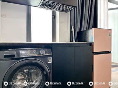 The new service apartment is 100% full of elevator furniture right around the sixth district.